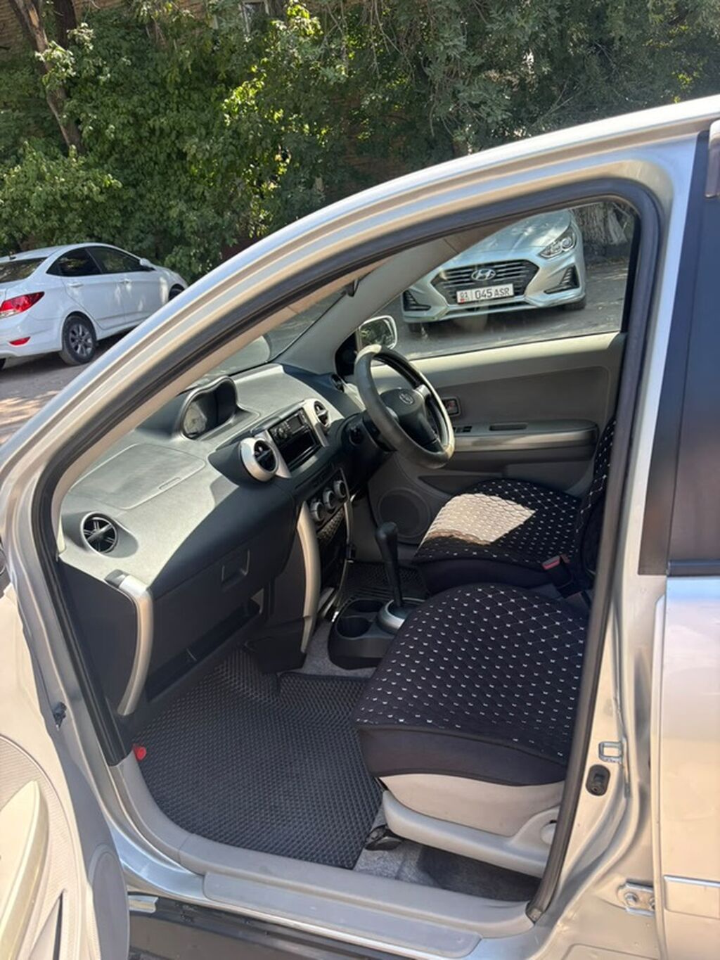 Toyota Ist: 2002 г., 1.3 л, Автомат, Бензин, Хэтчбэк: фото 7