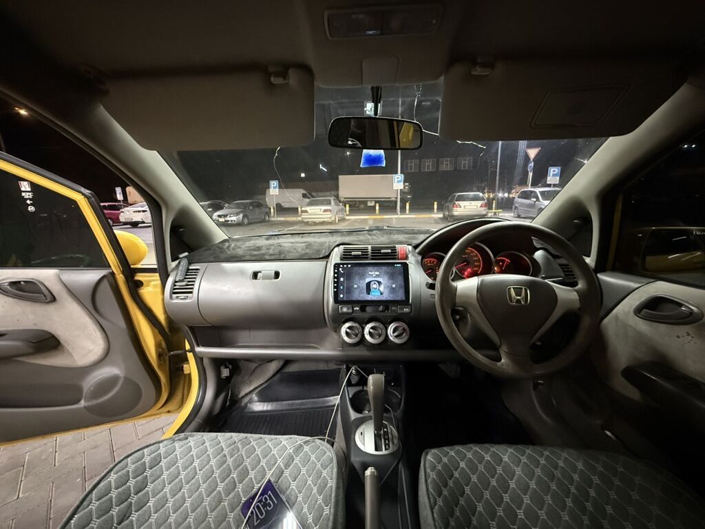 Honda Fit: 2005 г., 1.3 л, Вариатор, Бензин, Хэтчбэк: фото 7
