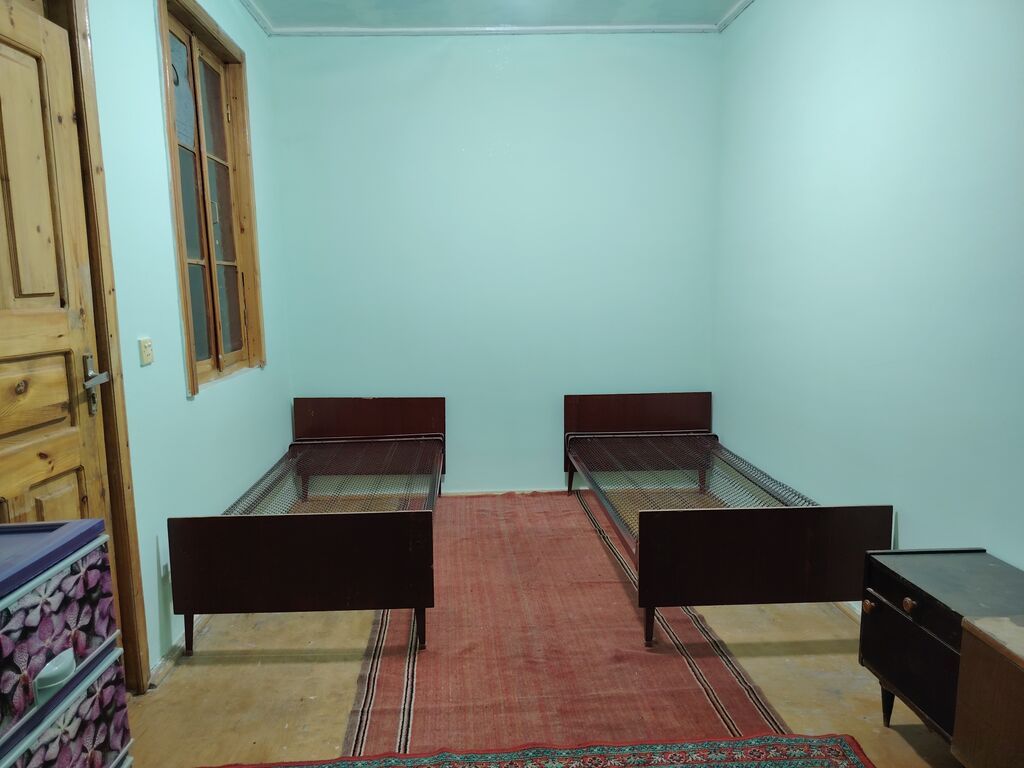 Ev yerlewir weherin merkezinde heyet evidi. Telebe oqlannnara