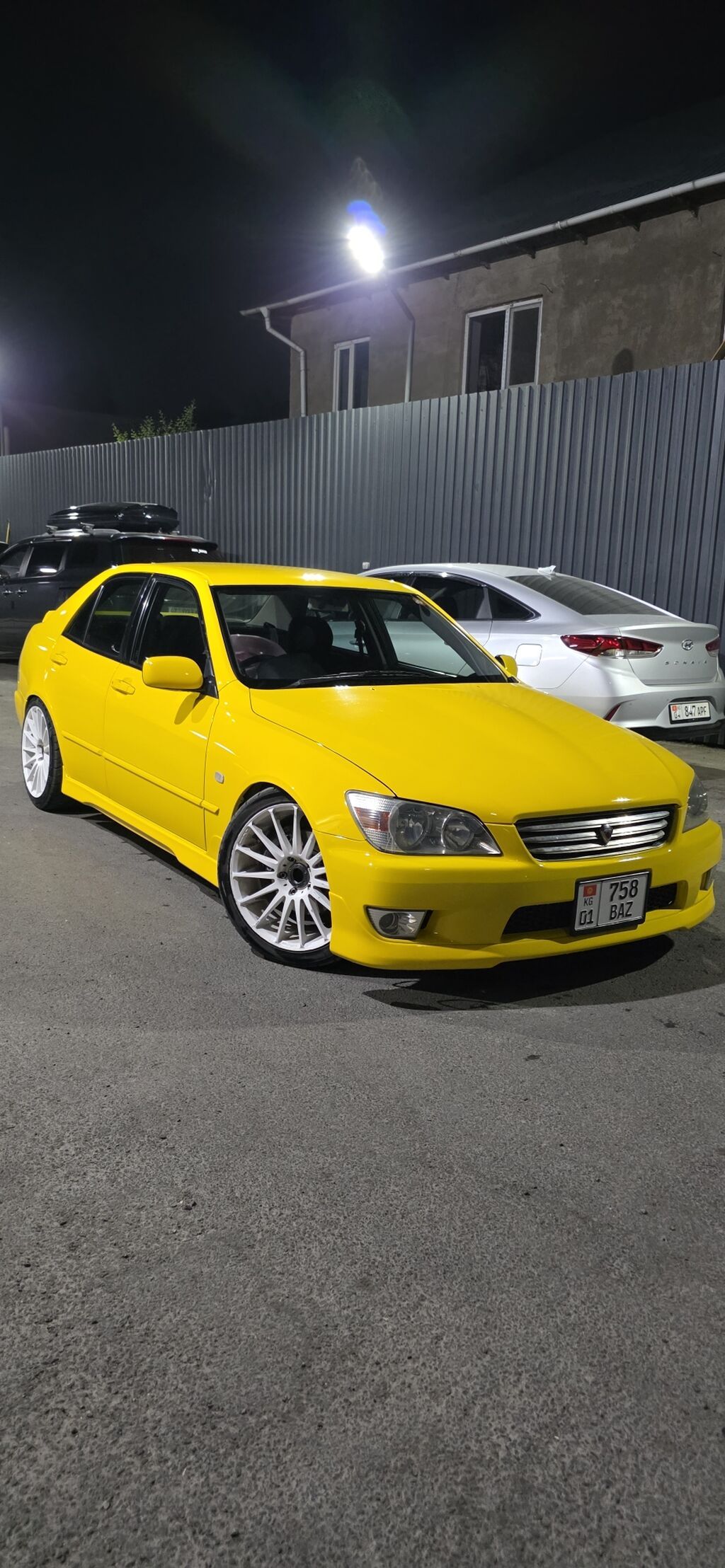 Toyota Altezza: 2001 г., 2 л, Механика, Бензин, Седан: фото 6