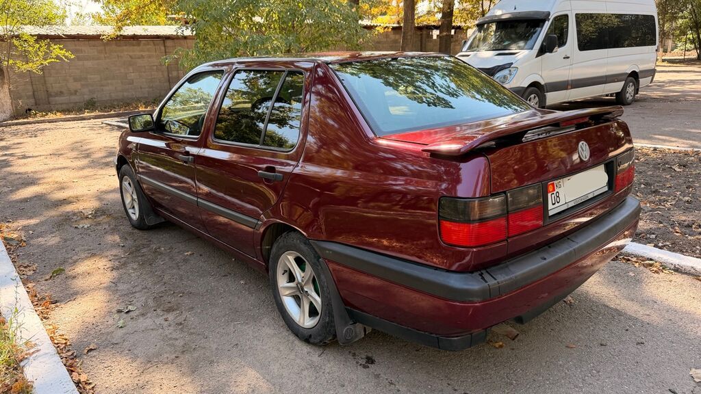 Volkswagen Vento: 1994 г., Бензин, Седан: фото 5