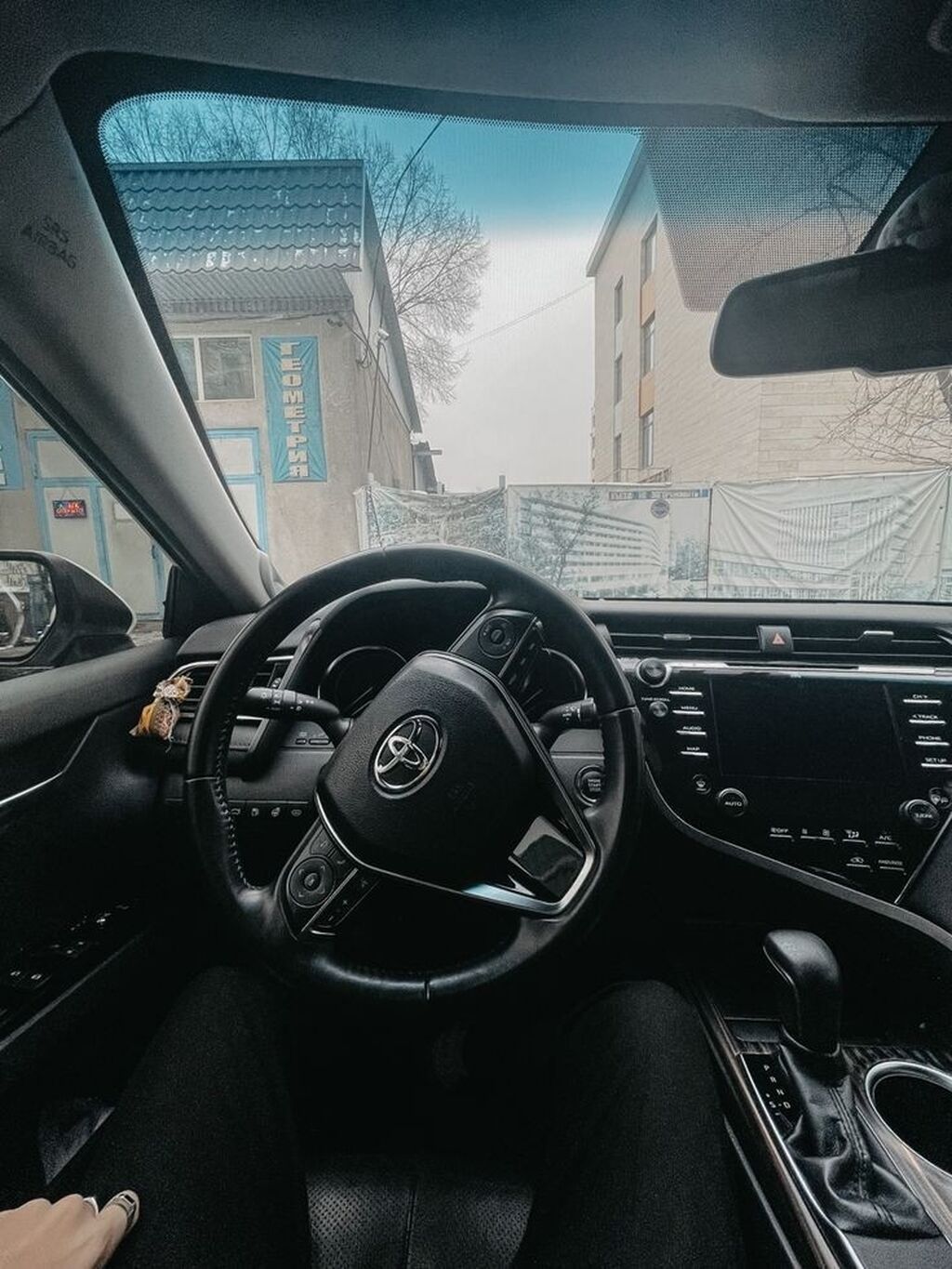 Toyota Camry: 2018 г., 2.5 л, Автомат, Гибрид, Седан: фото 2