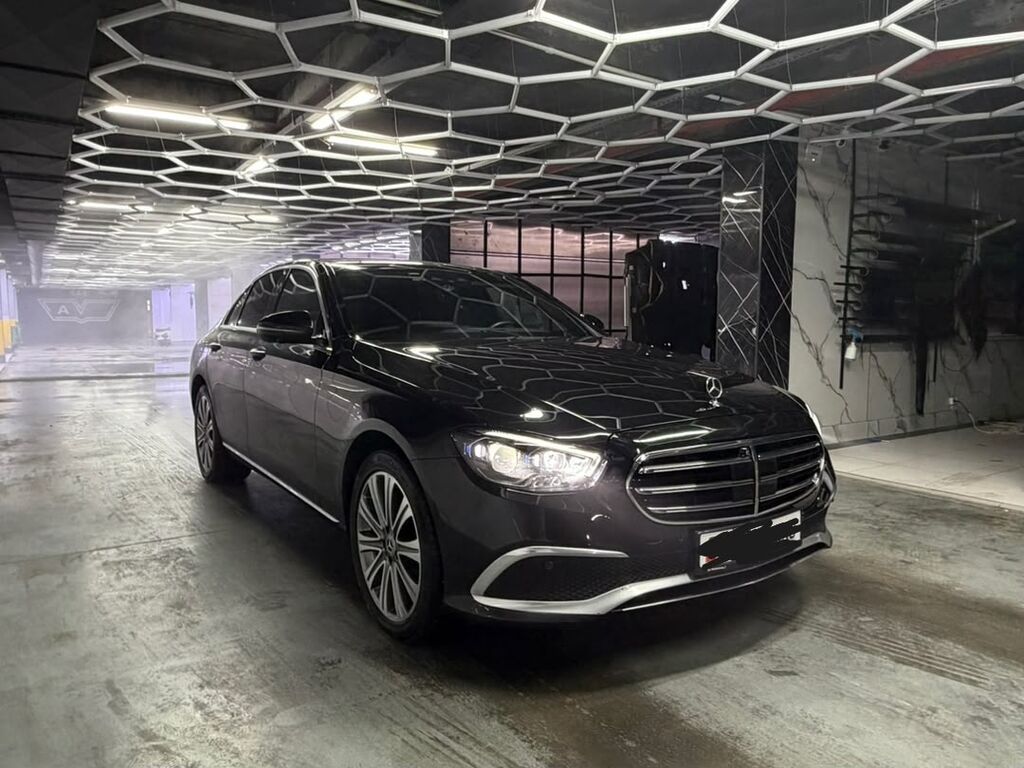 Mercedes-Benz E-Class: 2023 г., 2 л, Автомат, Бензин, Седан: фото 1