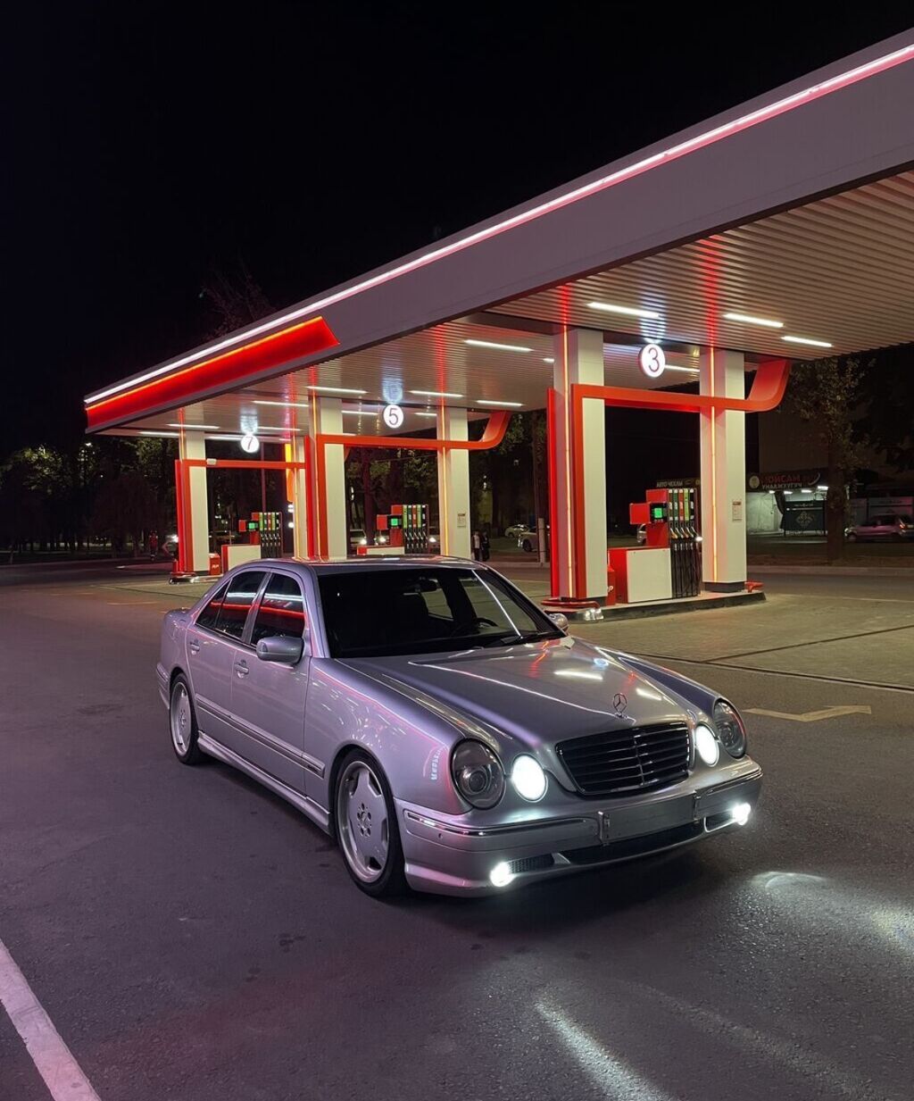 Mercedes-Benz E-Class: 1999 г., 4.3 л, Типтроник, Бензин, Седан: фото 3