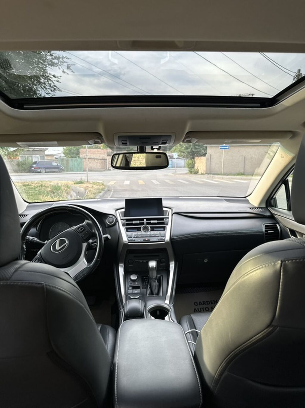 Lexus NX: 2017 г., 2 л, Автомат, Бензин, Кроссовер: фото 6