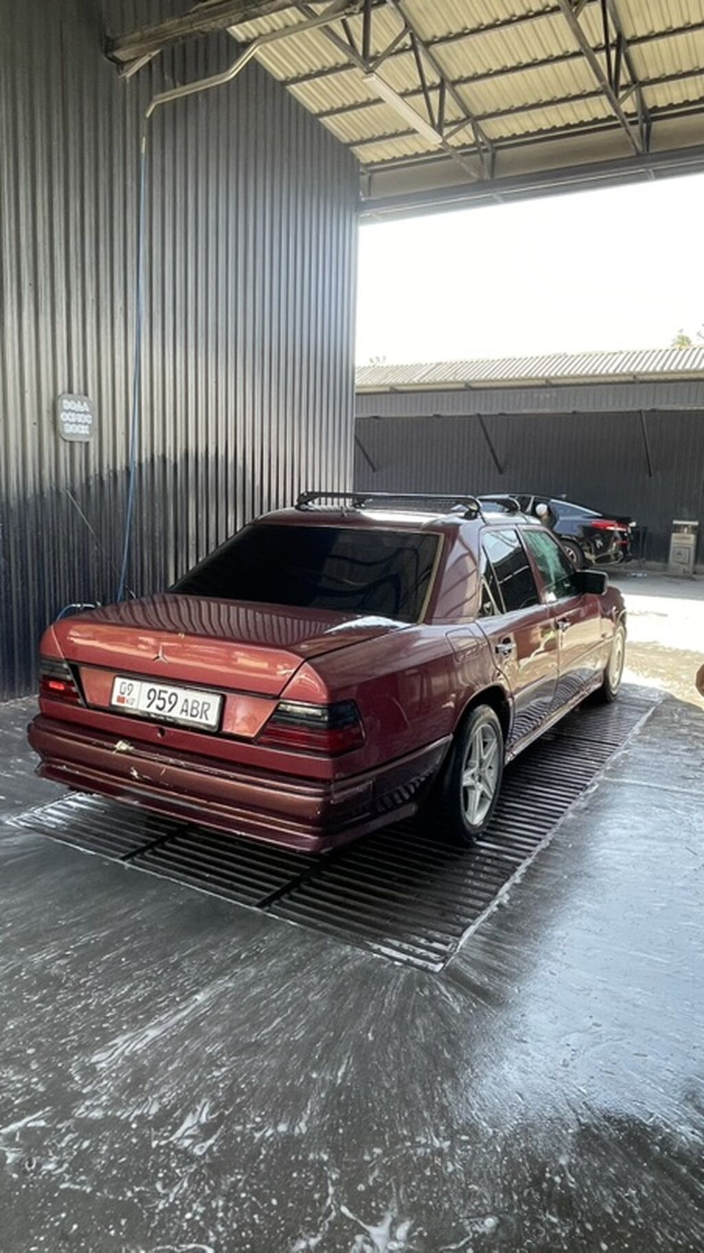Mercedes-Benz W124: 1992 г., Седан: фото 4