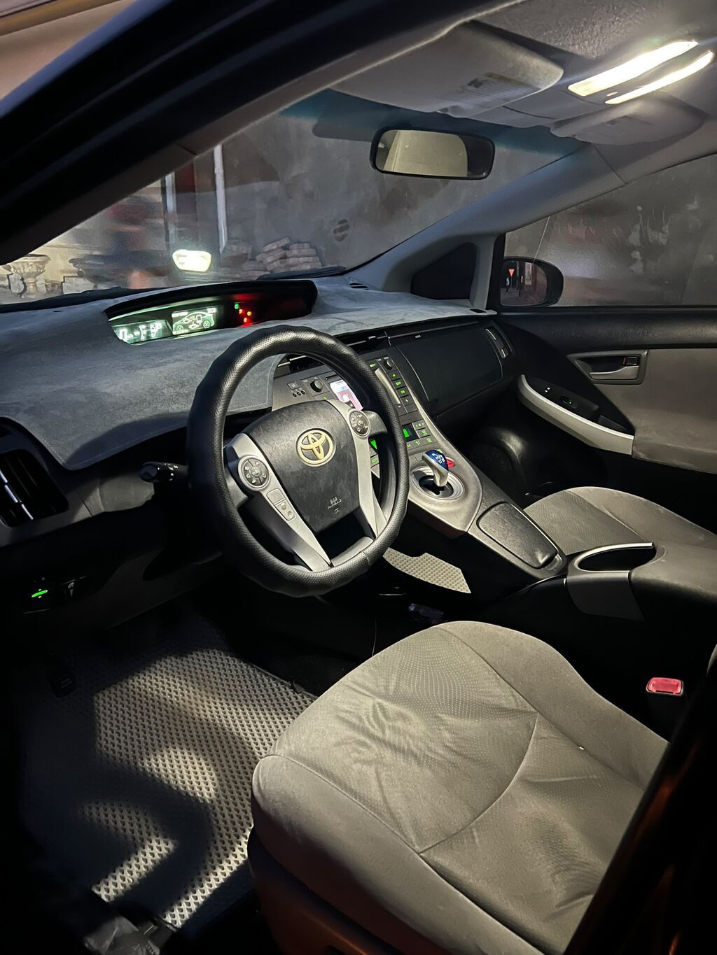 Toyota Prius: 2012 г., 1.8 л, Вариатор, Гибрид, Лифтбек: фото 8