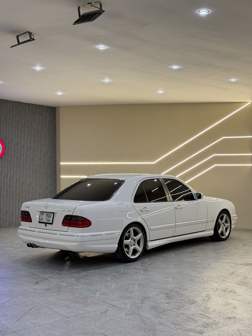 Mercedes-Benz E-класс AMG: 2001 г., 5.5 л, Автомат, Бензин, Седан: фото 4