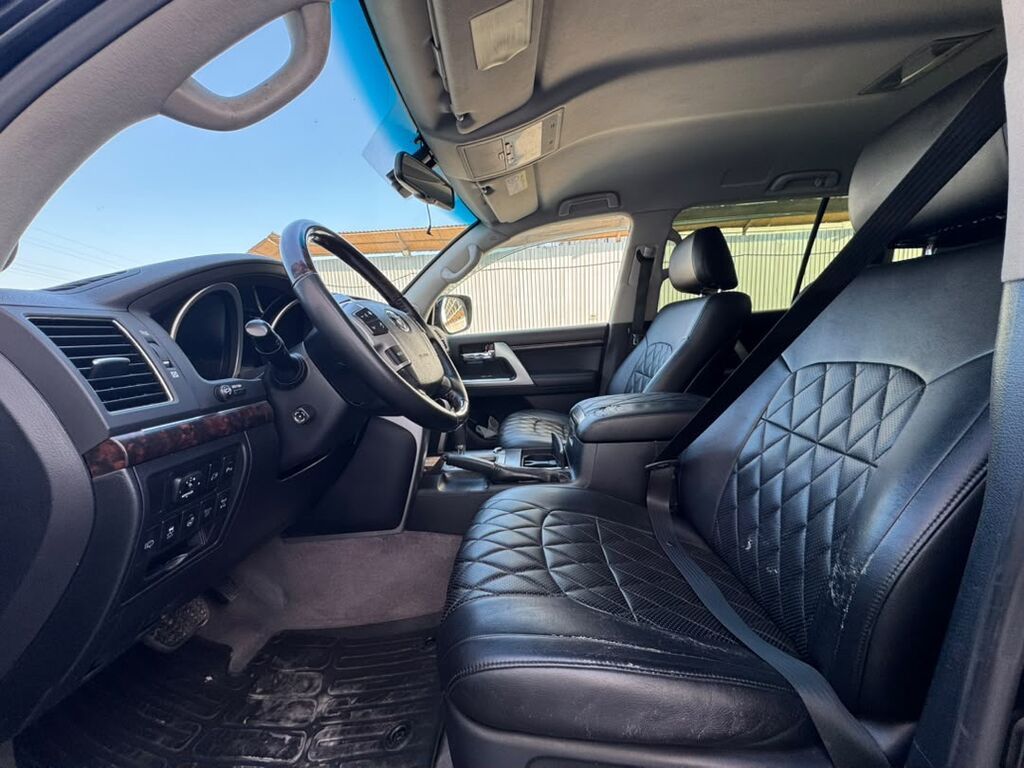 Toyota Land Cruiser: 2013 г., 4.6 л, Автомат, Газ, Внедорожник: фото 8