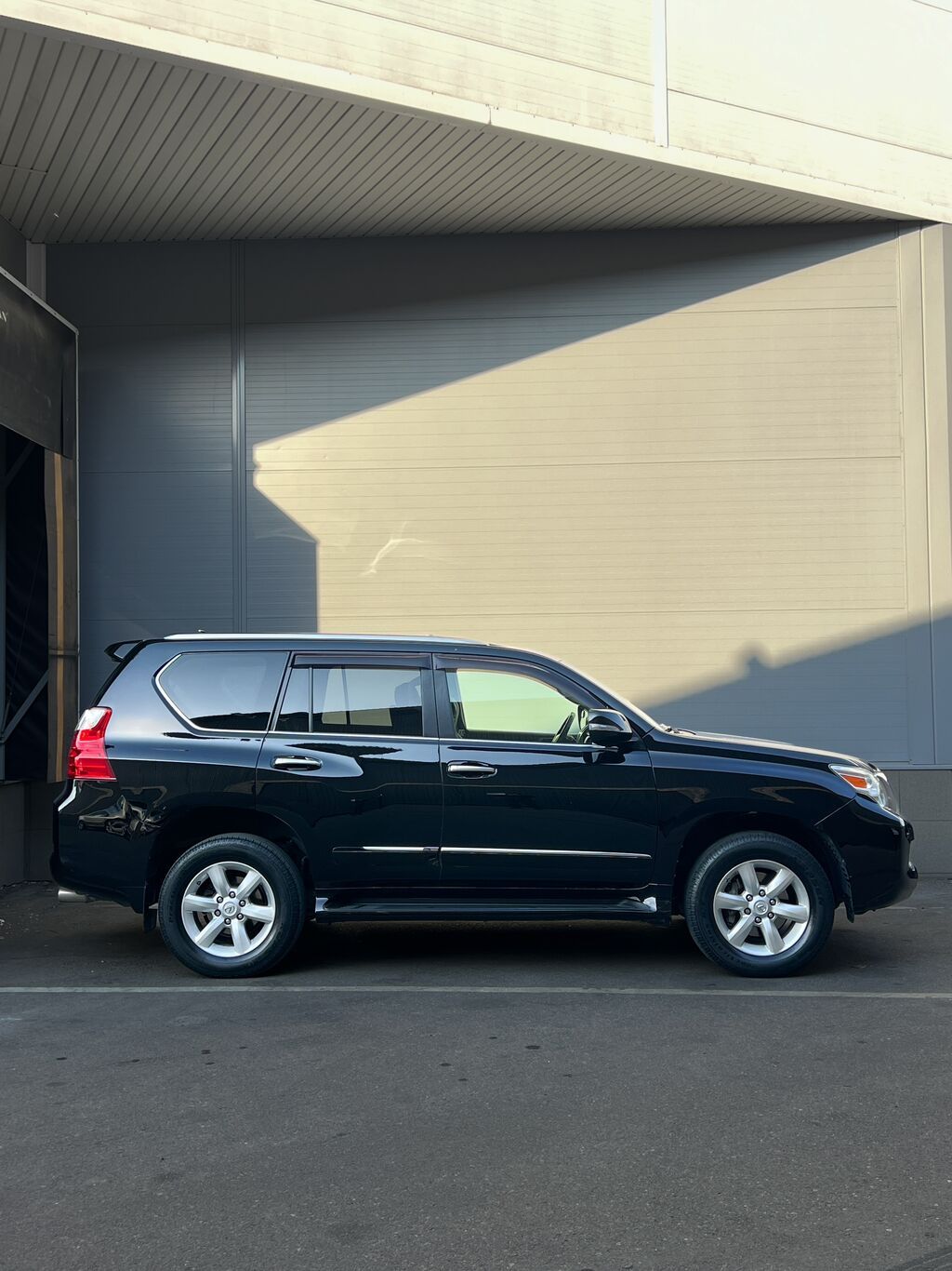 Lexus GX: 2010 г., 4.6 л, Автомат, Бензин, Внедорожник: фото 4