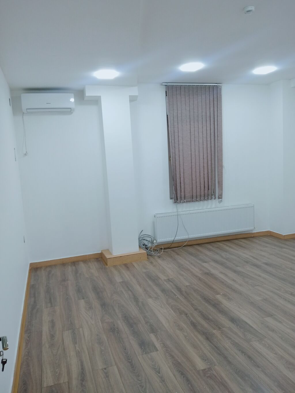 İcarəyə verilən ofis sahəsi. Babek pr 31, ağ şəhər ctiy park ilə