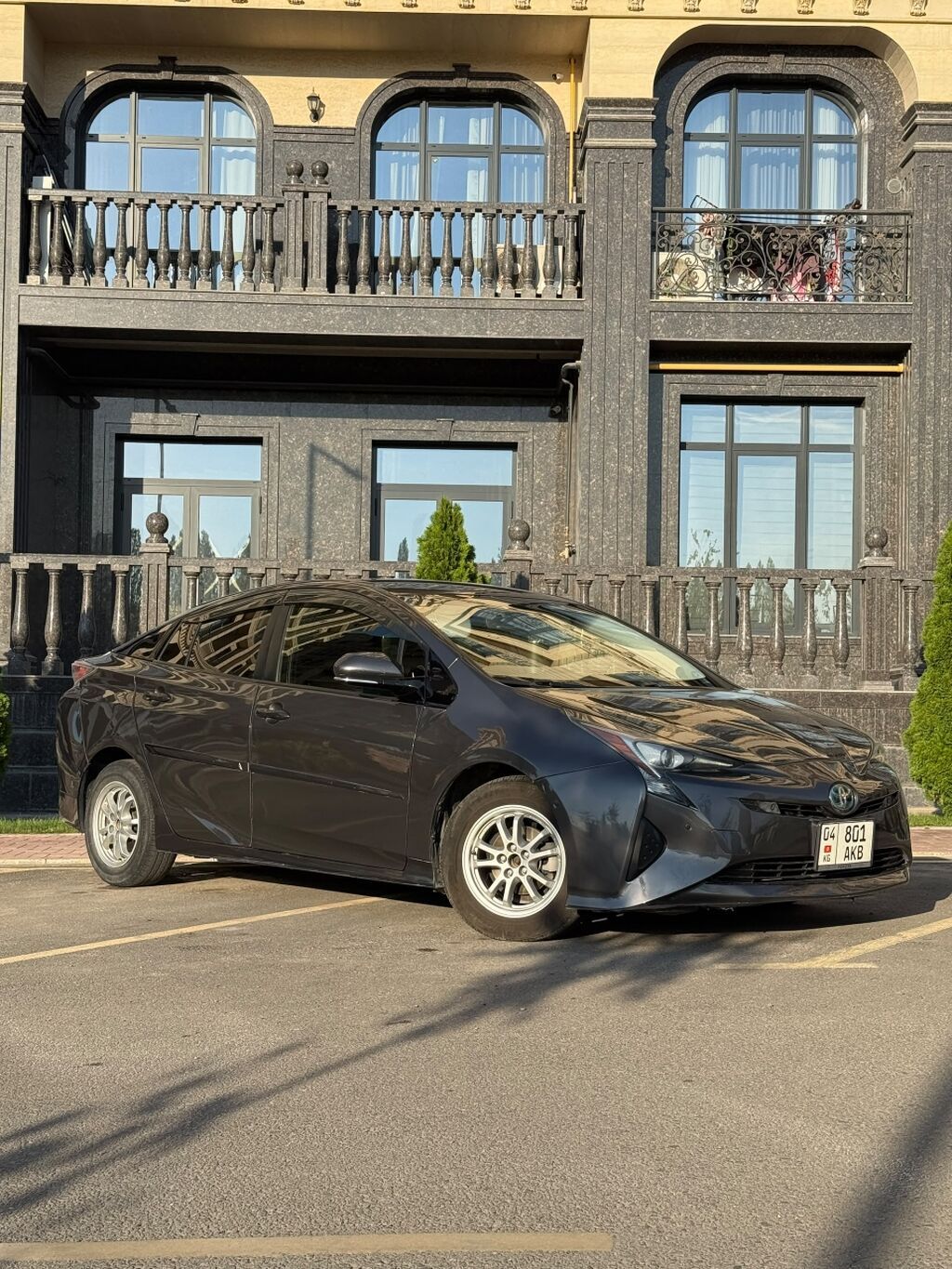 Toyota Prius: 2017 г., 1.8 л, Вариатор, Гибрид, Хэтчбэк: фото 4