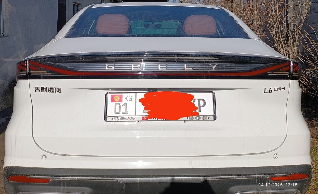 Geely : 2025 г., 1.5 л, Автомат, Гибрид, Седан: фото 6