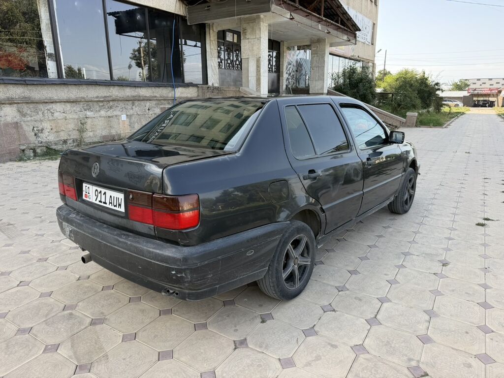 Volkswagen Vento: 1993 г., 1.8 л, Механика, Бензин, Седан: фото 8