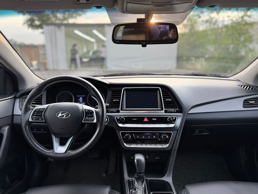 Hyundai Sonata: 2018 г., 2 л, Автомат, Газ, Седан — фото 8