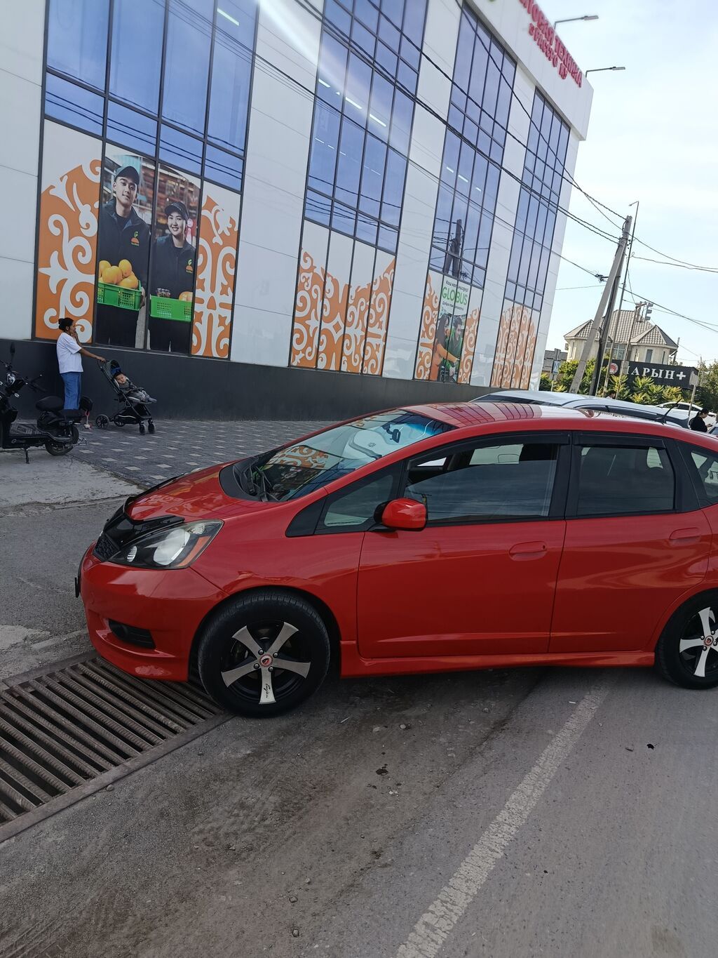 Honda Fit: 2011 г., Автомат, Бензин, Хэтчбэк: фото 1