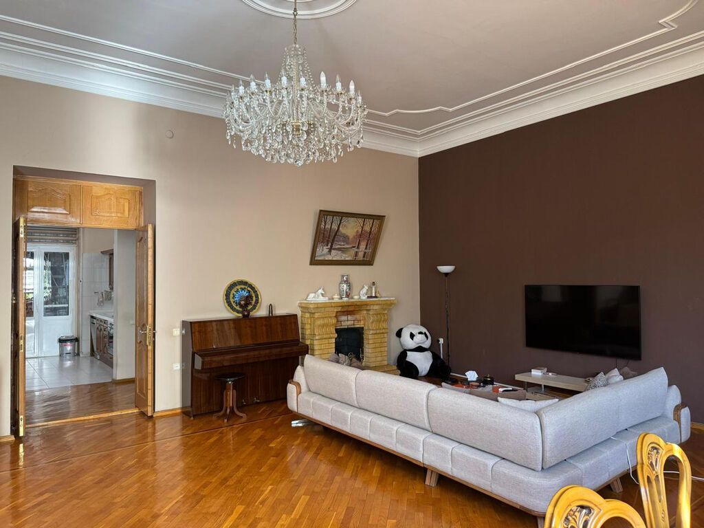 Bakı, Bayıl, 4 otaqlı, Köhnə tikili, 210 kv. m