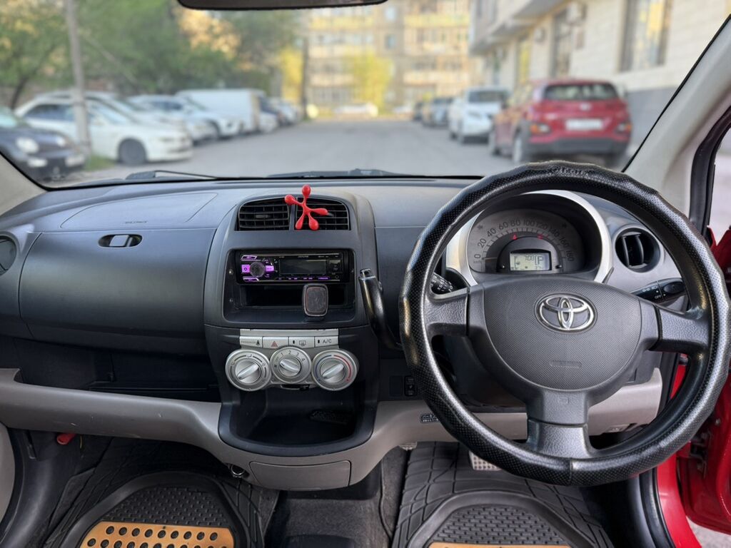 Toyota Passo: 2004 г., 1 л, Автомат, Бензин, Седан: фото 8