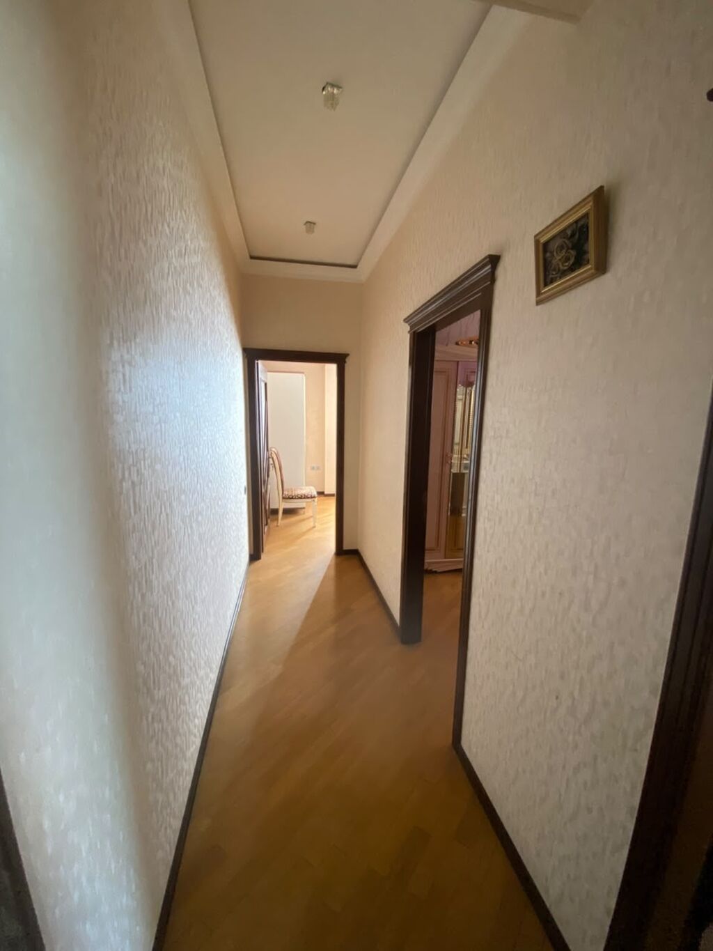 Klassik üslubda tam mebellənmiş 2 otaqlı mənzil (yataq otağı + mətbəx