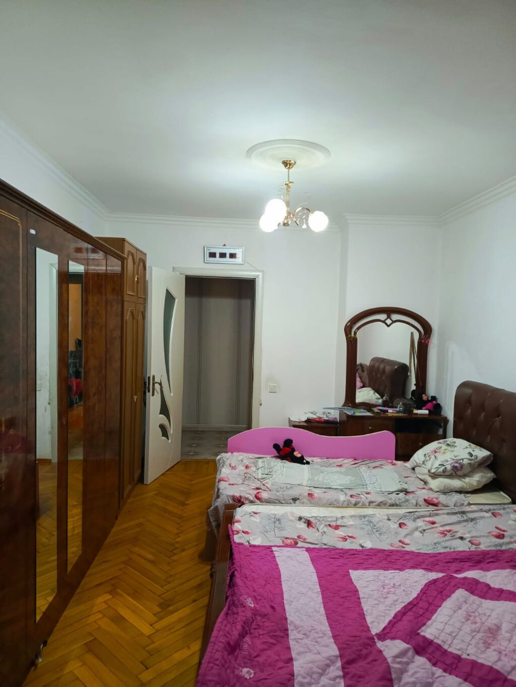 Bakı, Yasamal, 3 otaqlı, Köhnə tikili, m. Elmlər Akademiyası, 120 kv. m