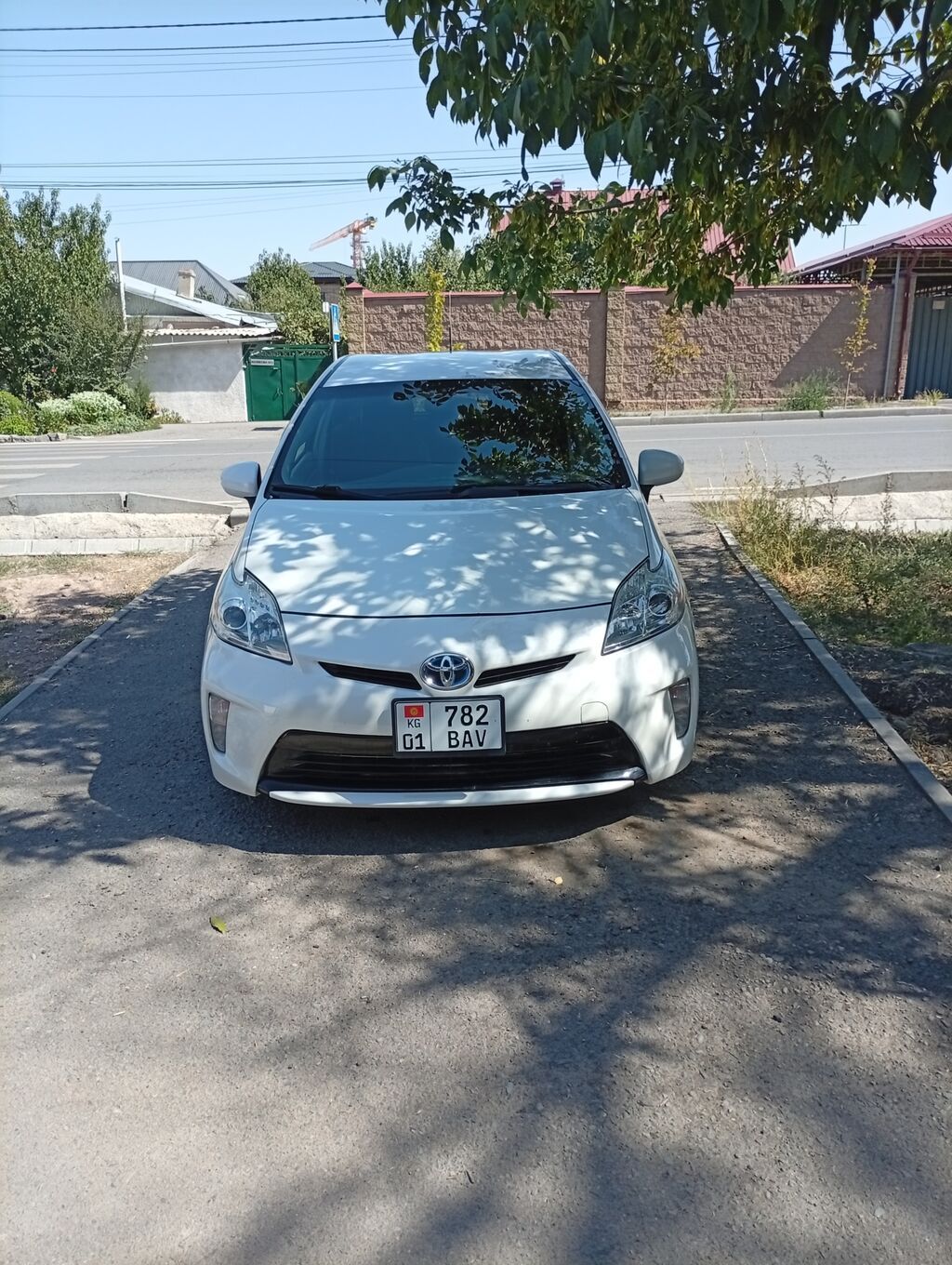 Toyota Prius: 2012 г., 1.8 л, Автомат, Гибрид, Хэтчбэк: фото 1