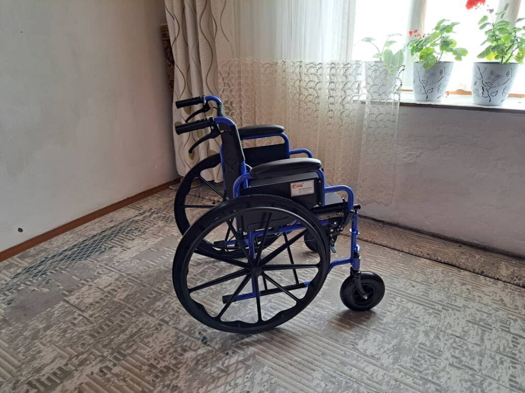 Инвалидная коляска с ручным приводом - Легкая складная рама из: фото 2