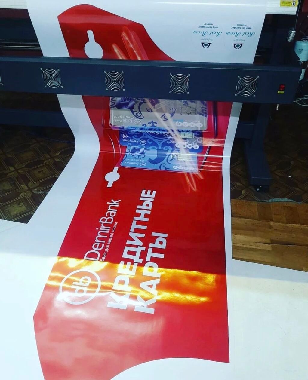 Высокоточная печать на самоклейке, перфопленке и: 250 KGS ᐈ Печать ...