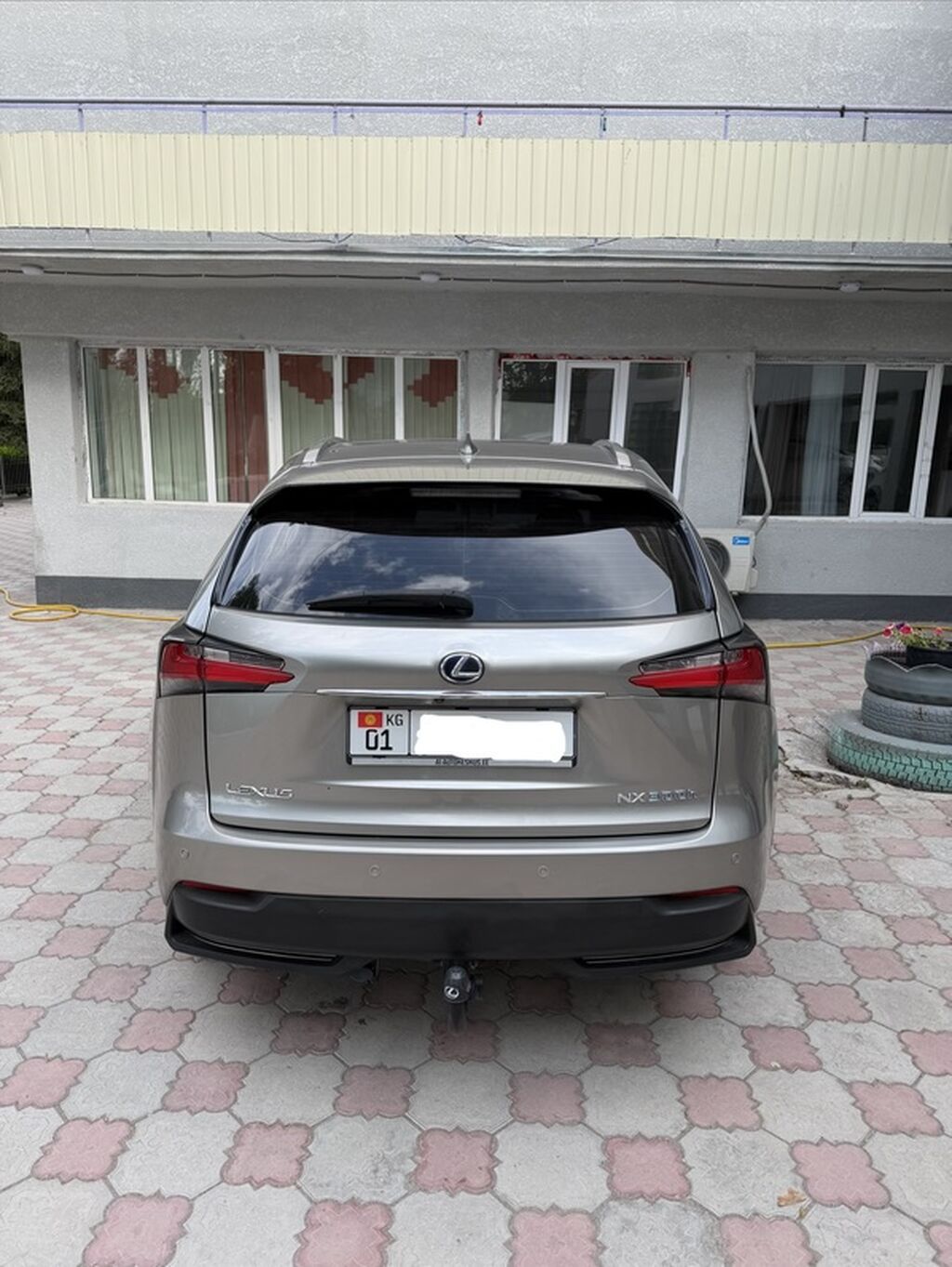 Lexus NX: 2017 г., 2.5 л, Автомат, Гибрид, Кроссовер: фото 3