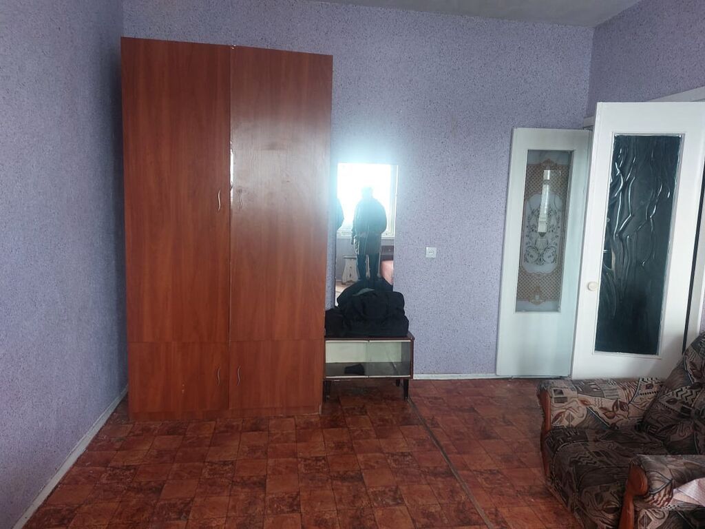 1 комната, 35 м², ул. Боконбаева / Гоголя 106 серия, 9 этаж, Старый ремонт: фото 5