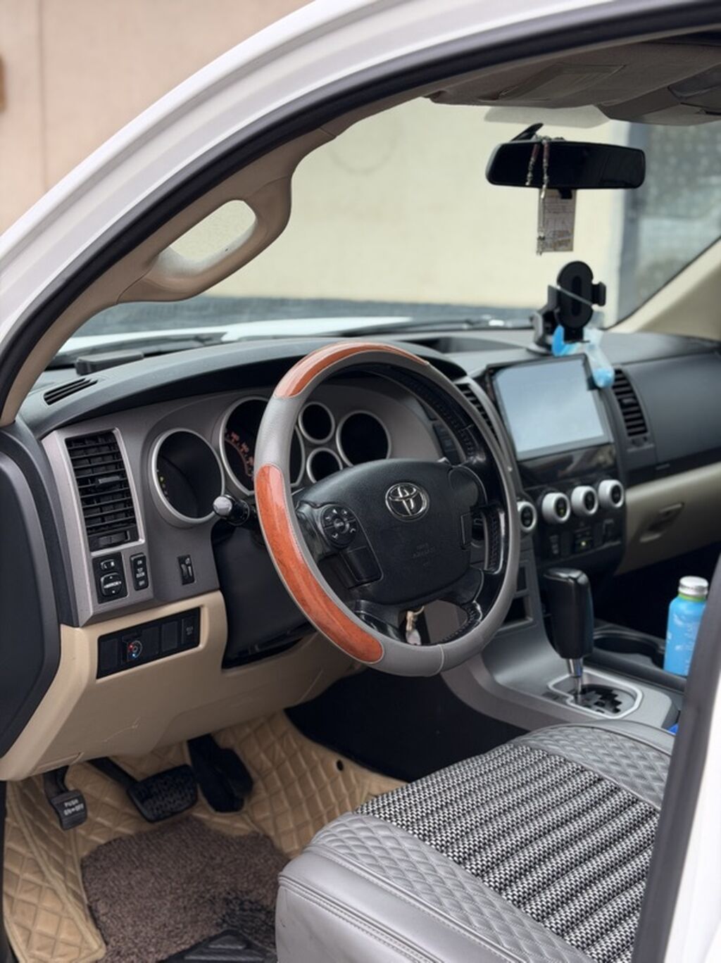 Toyota Sequoia: 2012 г., 5.7 л, Газ, Внедорожник: фото 6