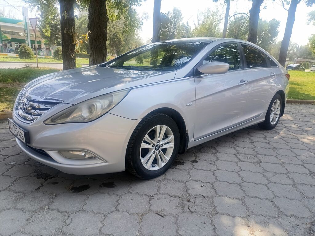 Hyundai Sonata: 2010 г., 2 л, Автомат, Газ, Седан: фото 3