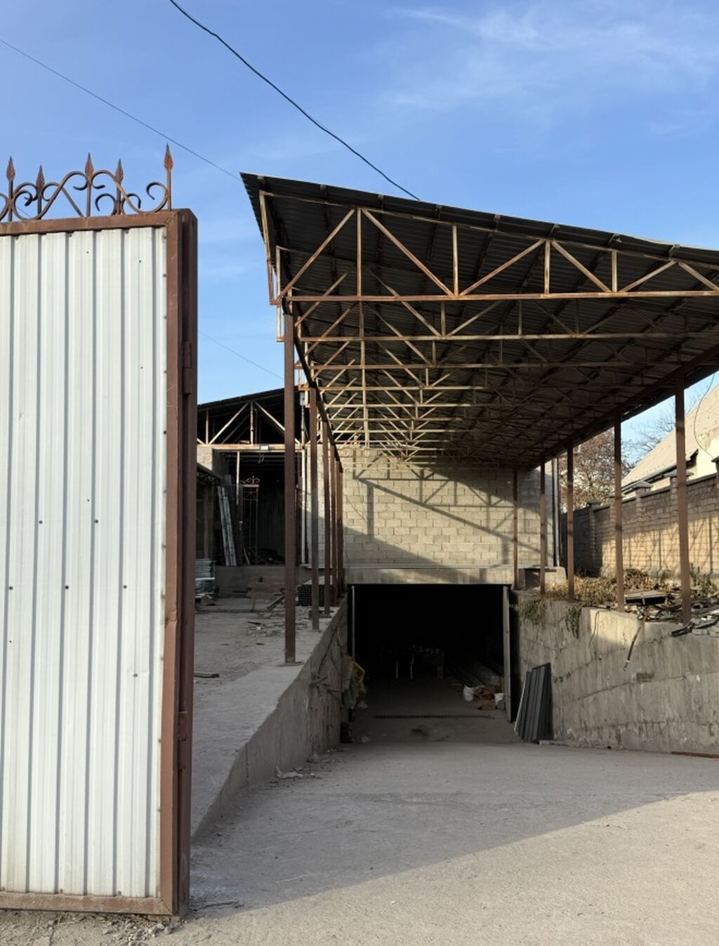 Продается складское коммерческое помещение на первой линии в районе