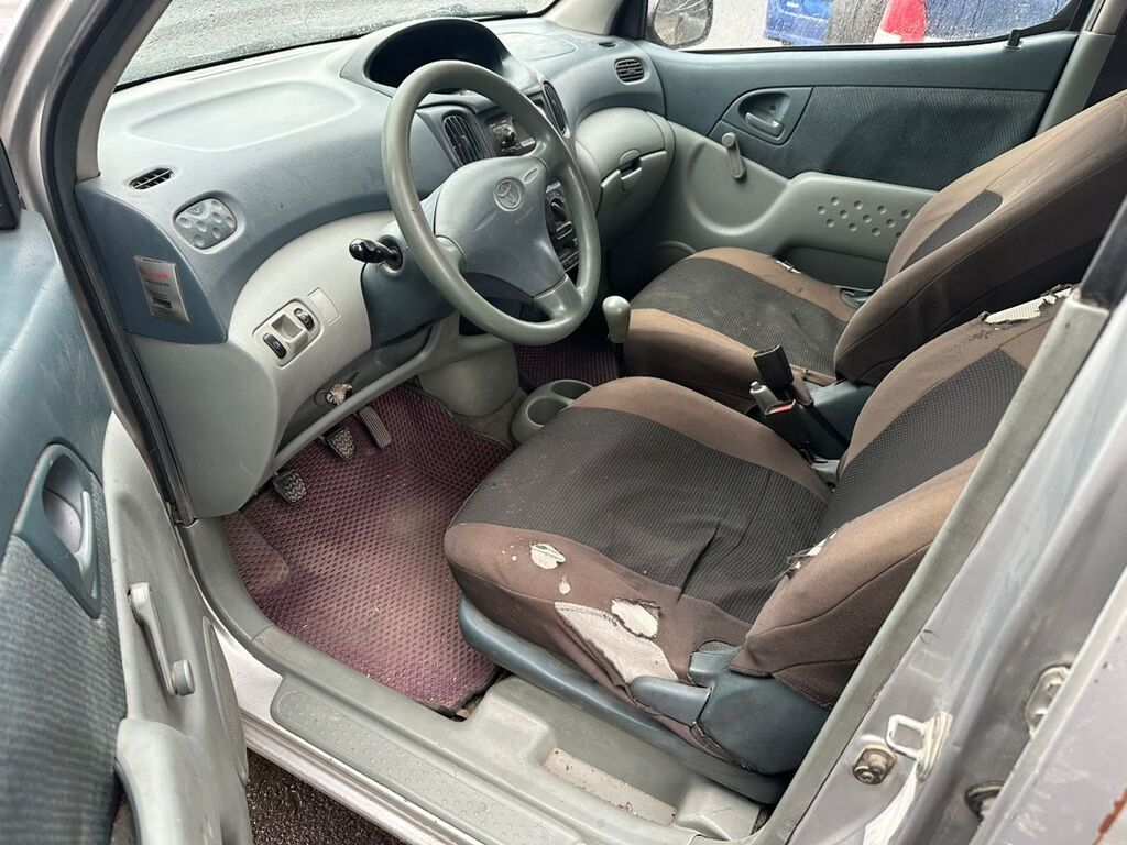 Toyota Yaris Verso: 2001 г., 1.3 л, Механика, Бензин, Минивэн: фото 6