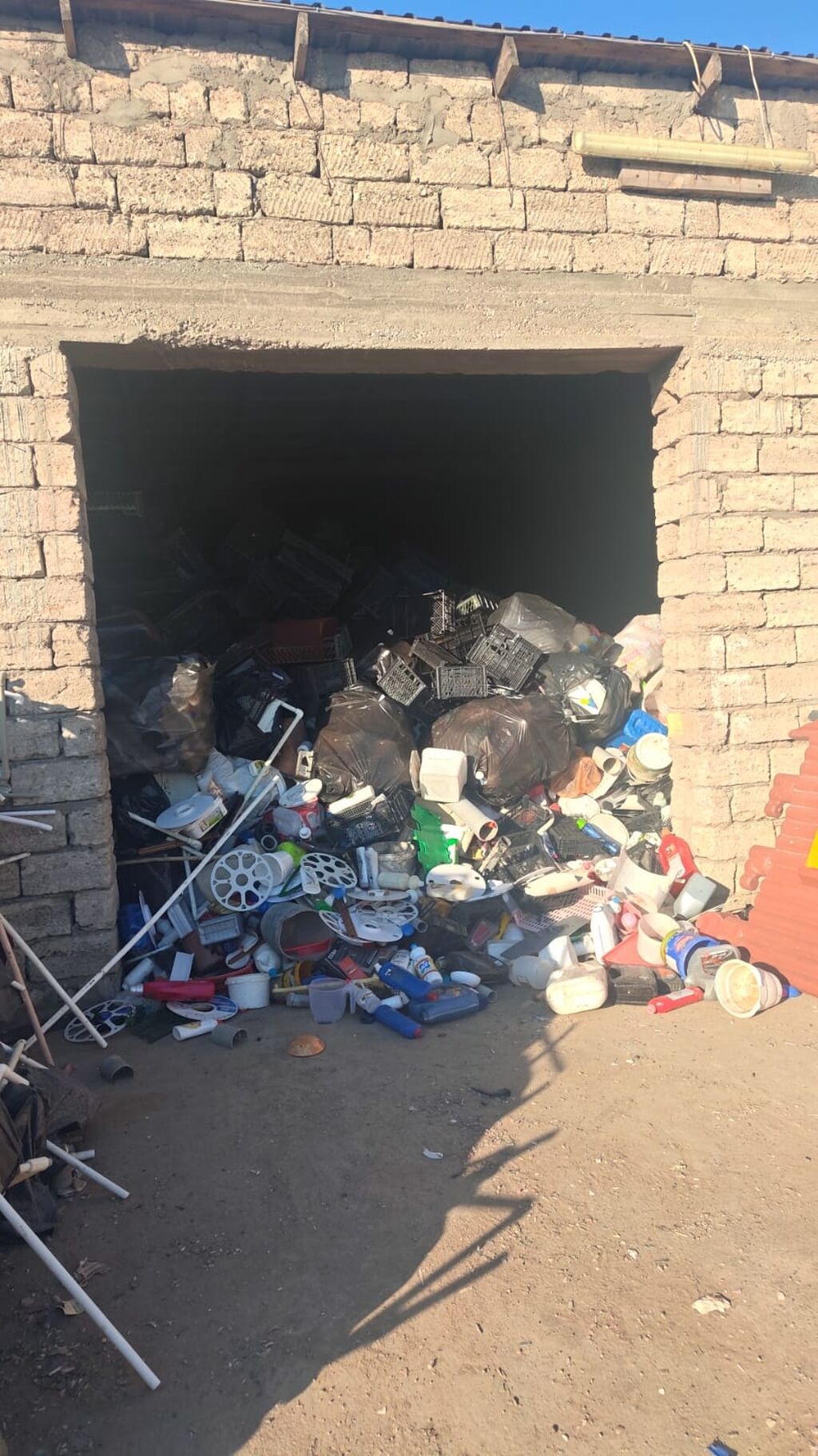 TƏCİLİ İŞÇİ TƏLƏB OLUNUR! Plastmas seximizə işçi axtarılır. İşini