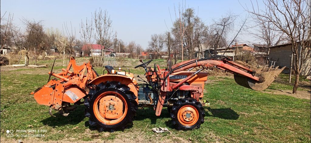 Мини-трактор Kubota с фронтальным погрузчиком и почвофрезой. Основные: фото 5