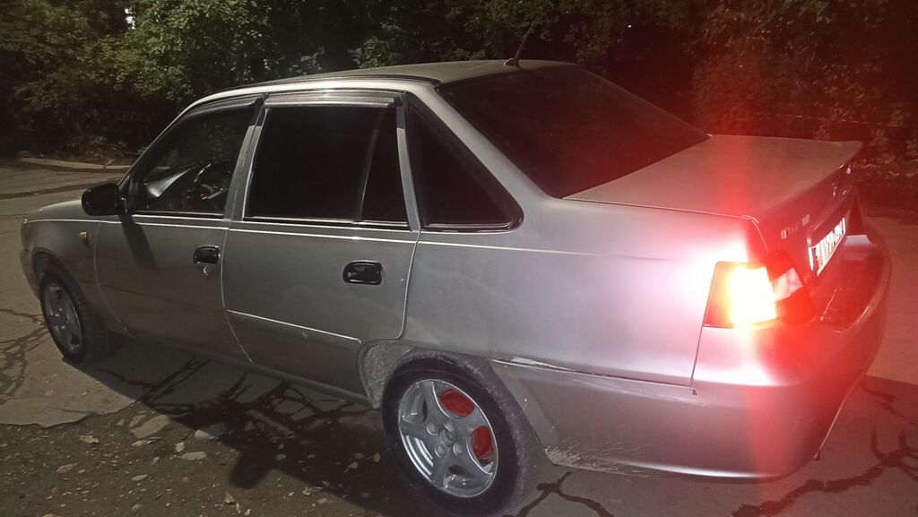 Daewoo Nexia: 2008 г., 1.6 л, Механика, Бензин, Седан: фото 3