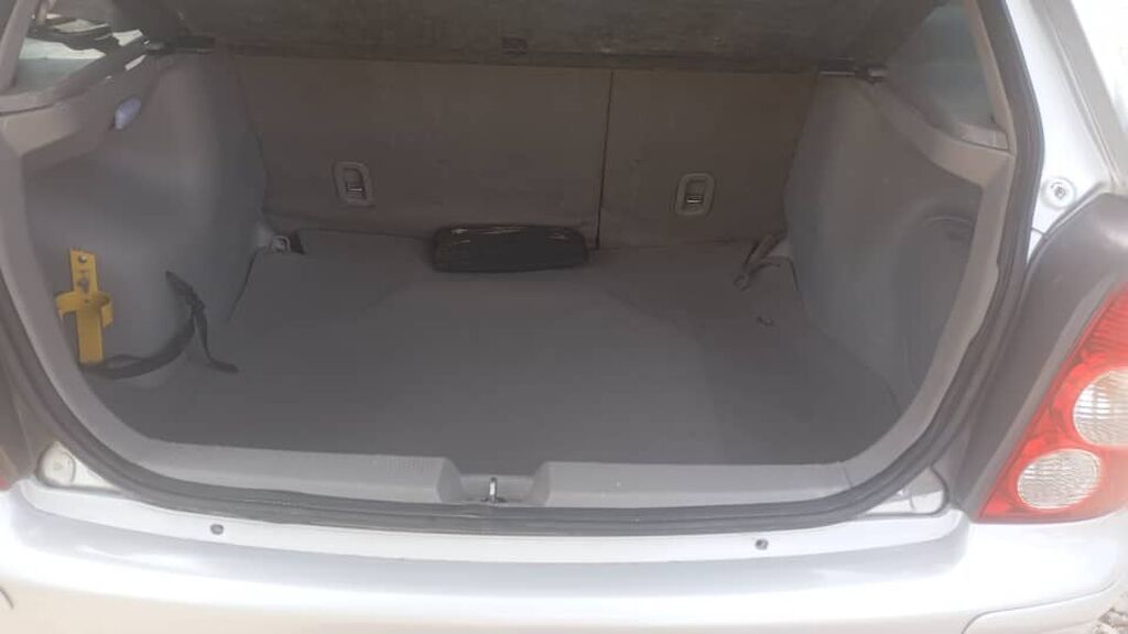 Mazda 323: 2002 г., 1.6 л, Механика, Бензин, Хэтчбэк: фото 5