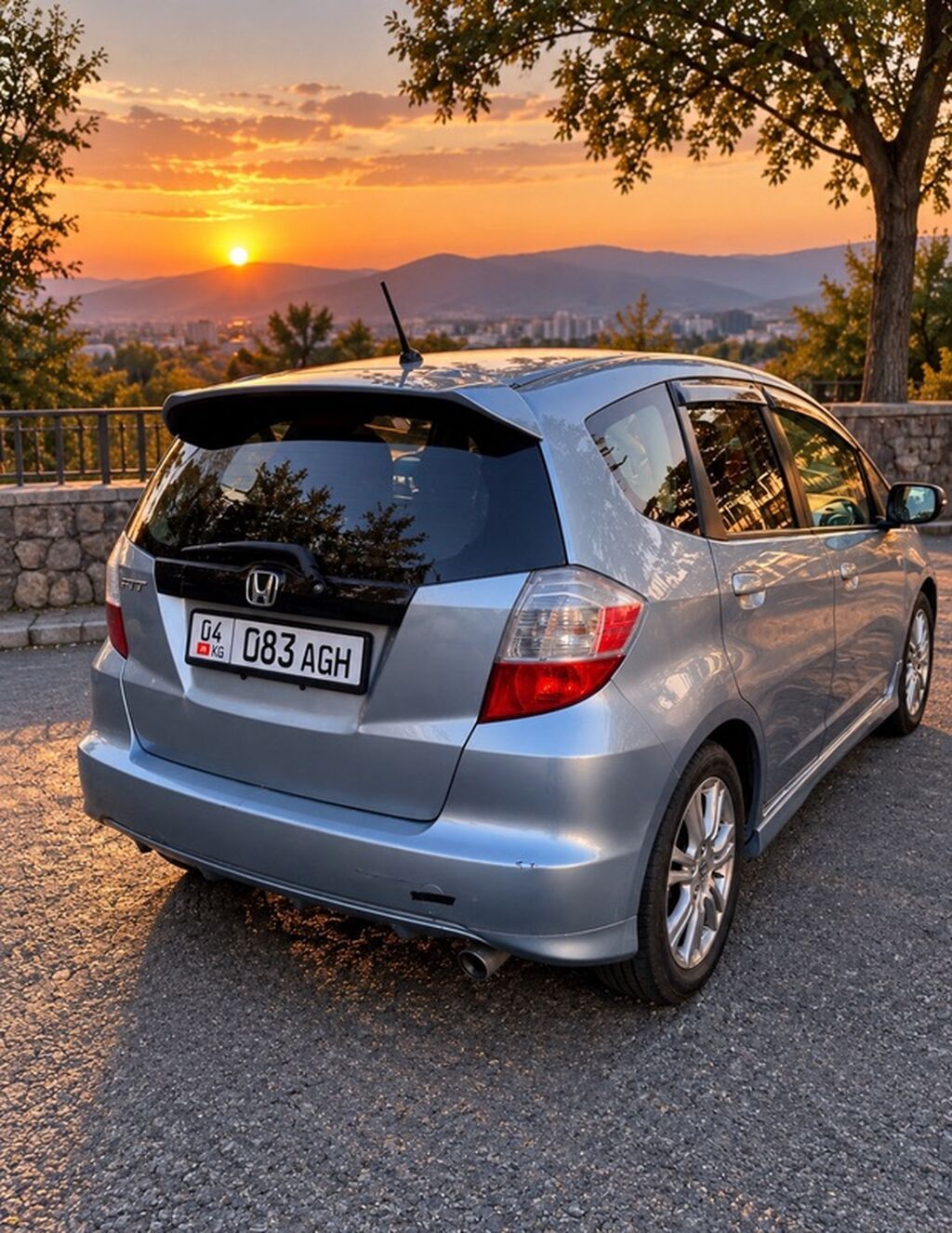 Honda Fit: 2011 г., 1.5 л, Автомат, Бензин, Хэтчбэк: фото 2