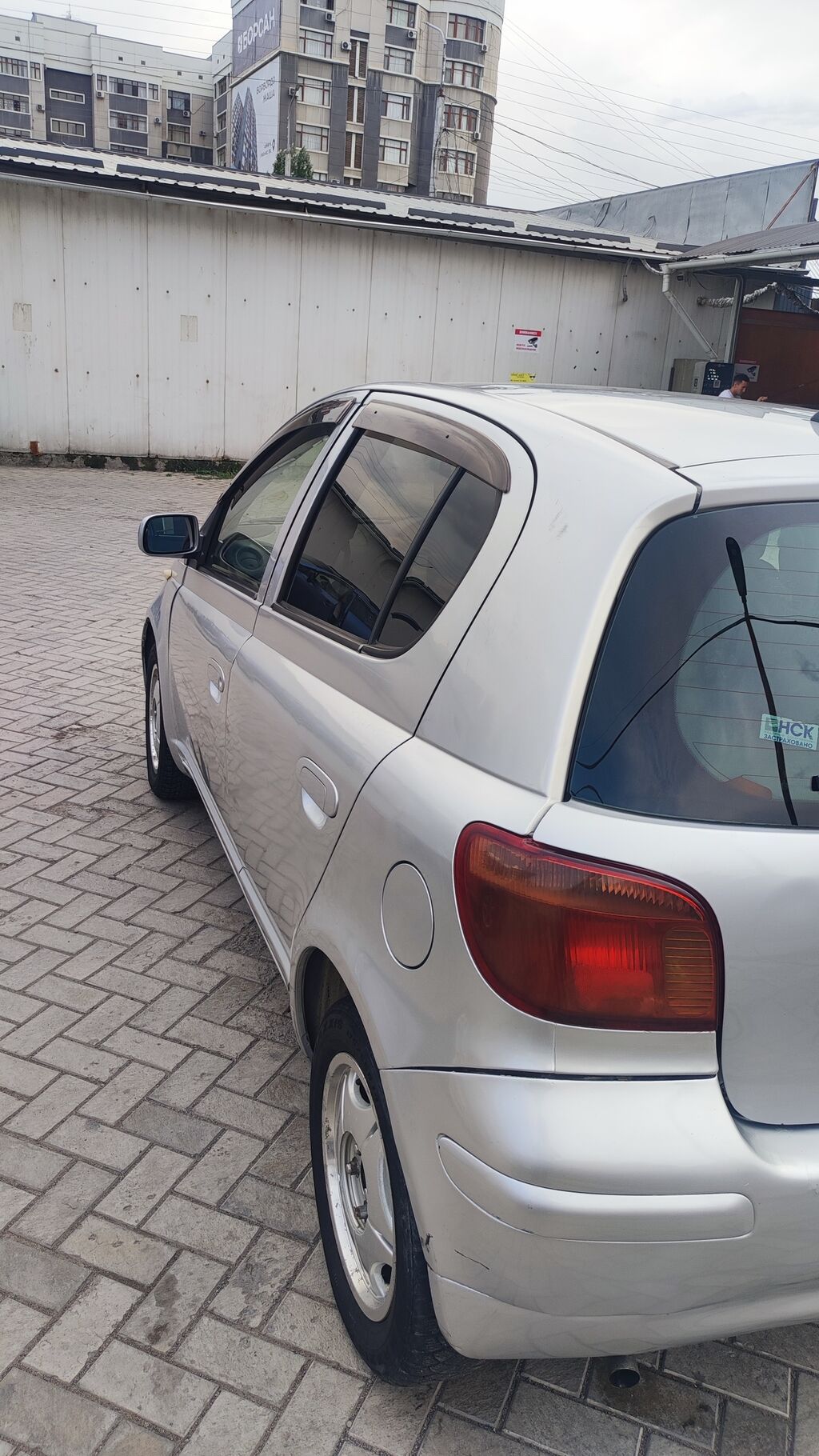 Toyota Vitz: 2003 г., 1.3 л, Автомат, Бензин, Хэтчбэк: фото 3