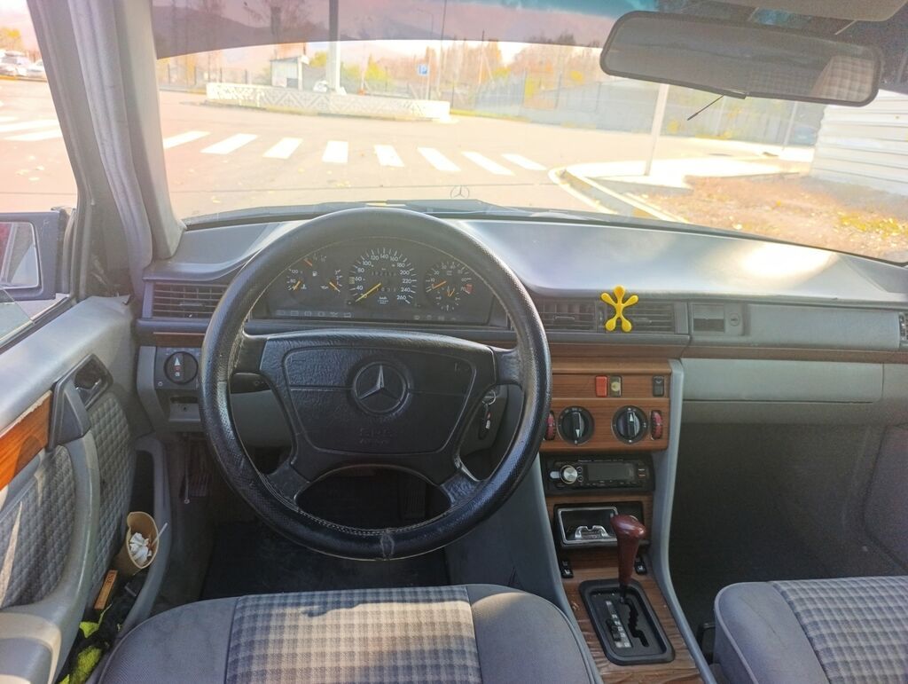 Mercedes-Benz W124: 1993 г., 3.2 л, Автомат, Бензин, Седан: фото 7