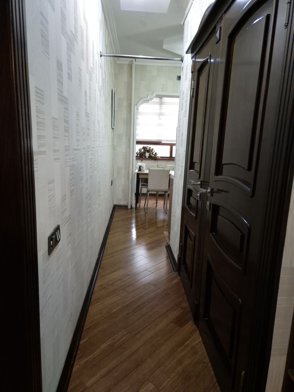 Bakı, 3 otaqlı, Köhnə tikili, m. Xalqlar Dostluğu, 85 kv. m