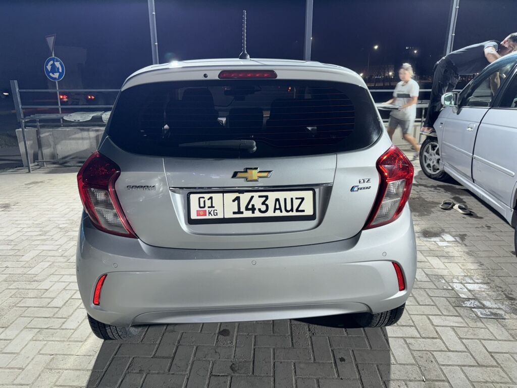 Chevrolet Spark: 2017 г., 1 л, Автомат, Бензин, Хэтчбэк: фото 3