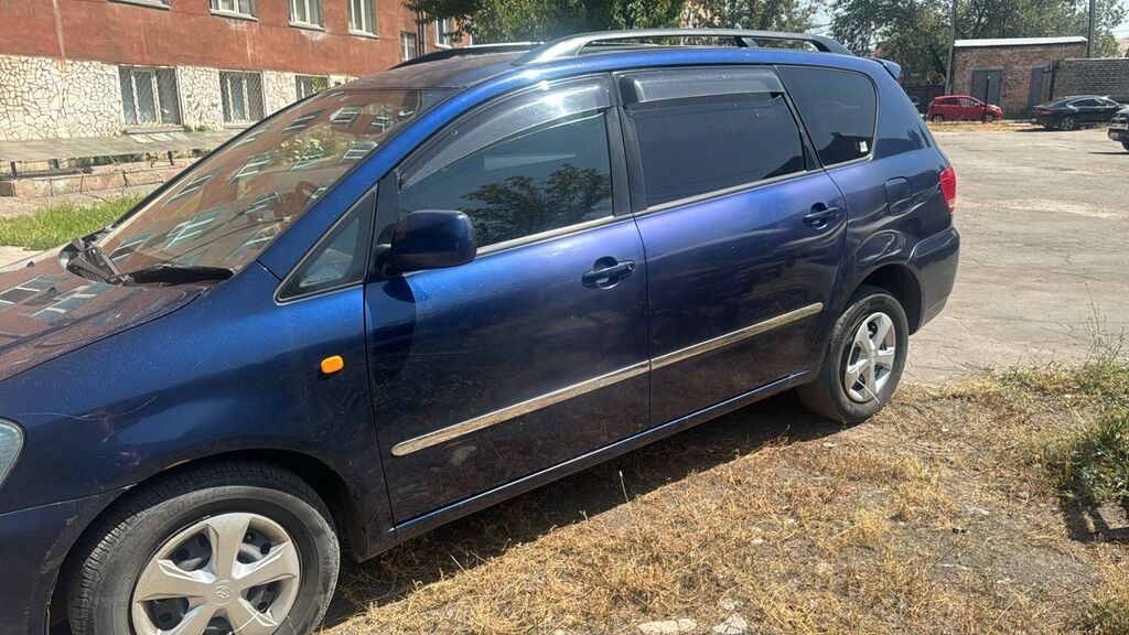 Toyota Ipsum: 2002 г., 2.4 л, Автомат, Бензин, Минивэн: фото 2