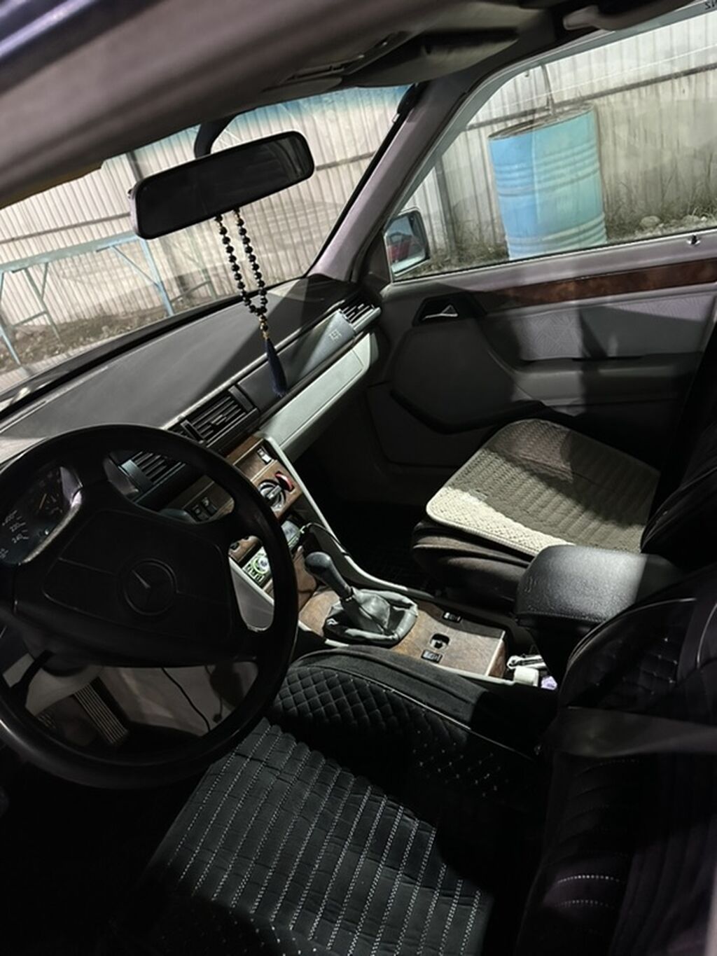 Mercedes-Benz W124: 1994 г., 2 л, Механика, Бензин, Седан: фото 5