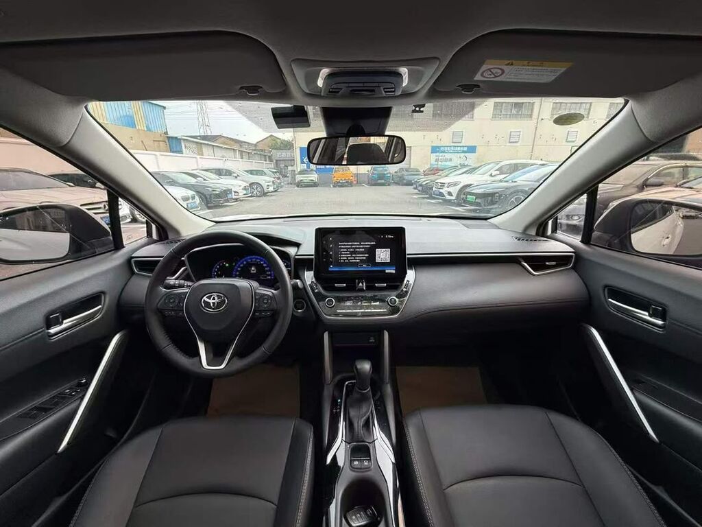 Toyota Corolla Cross: 2022 г., 2 л, Автомат, Бензин, Кроссовер: фото 8