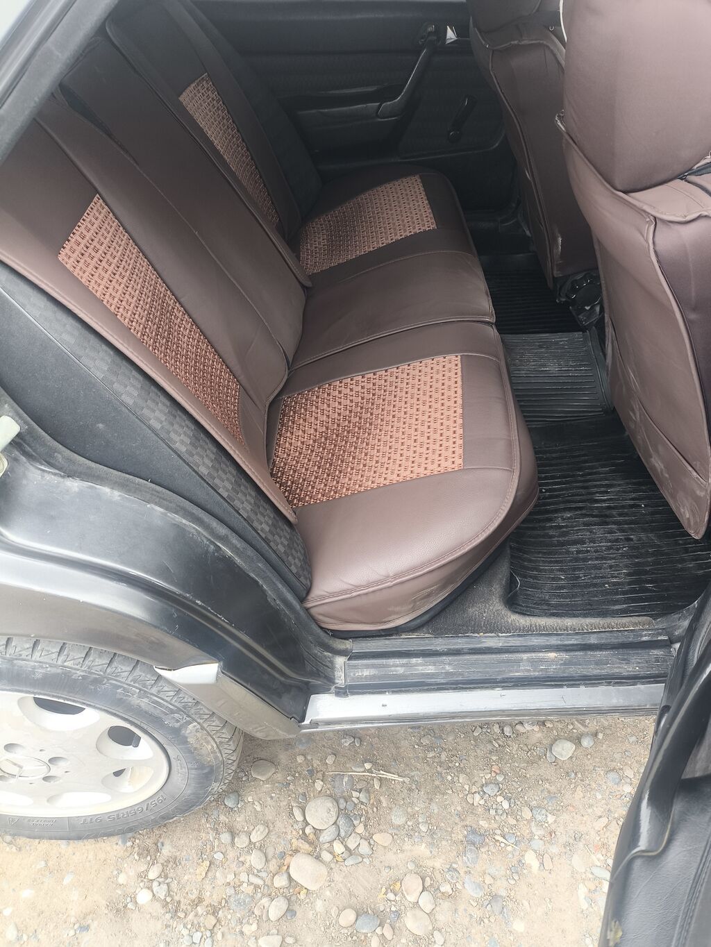 Mercedes-Benz 190: 1993 г., 2 л, Механика, Бензин, Седан: фото 5