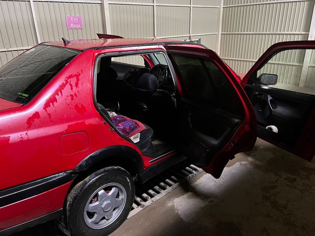 Volkswagen Vento: 1993 г., 1.8 л, Механика, Бензин, Седан: фото 4