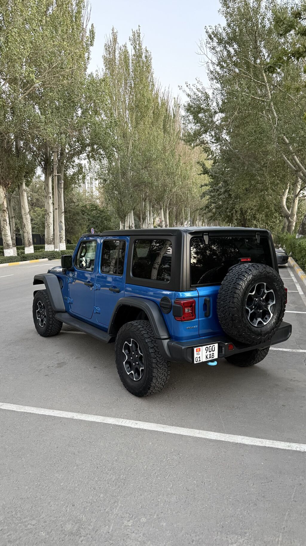 Jeep Wrangler: 2023 г., 2 л, Автомат, Гибрид, Внедорожник: фото 6