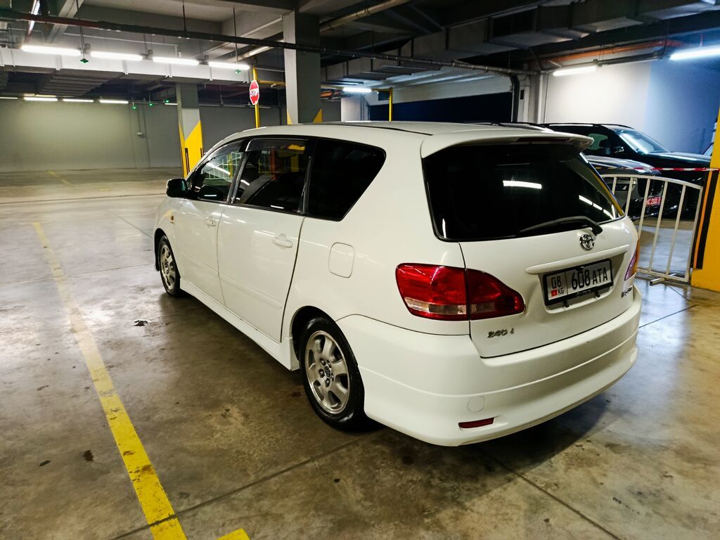 Toyota Ipsum: 2003 г., 2.4 л, Автомат, Газ, Минивэн: фото 2