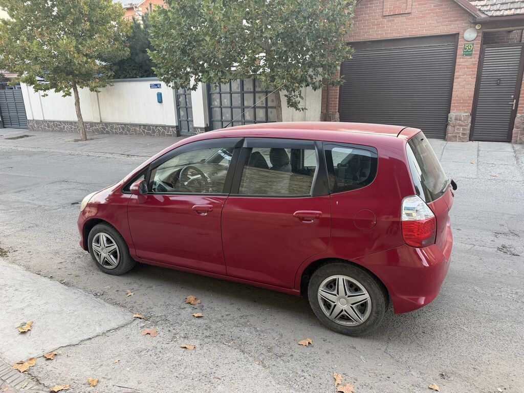 Honda Fit: 2005 г., 1.4 л, Автомат, Газ, Хэтчбэк: фото 7